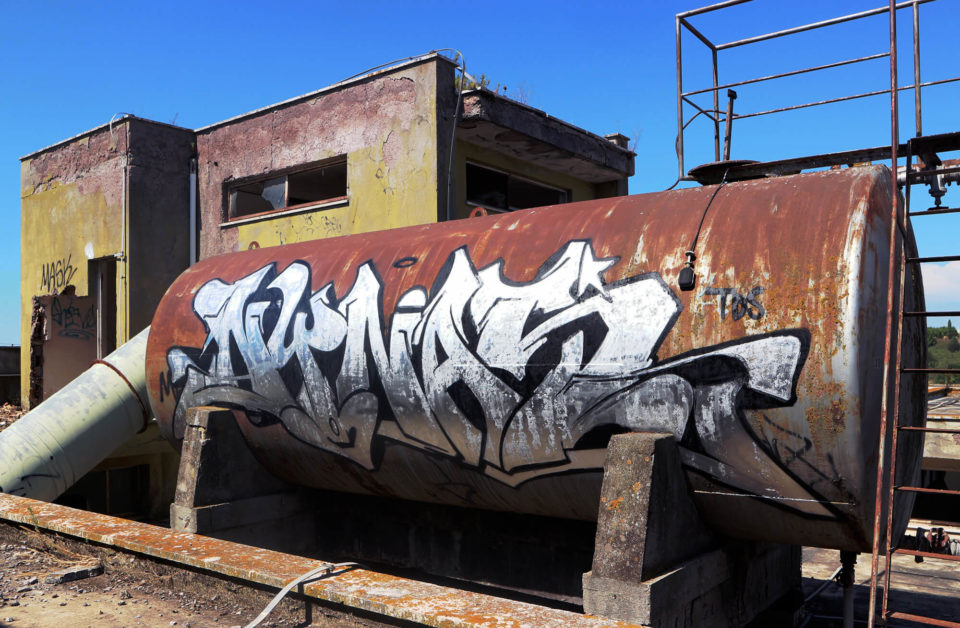 Spray_wars-nina-graffiti-goldworld-10