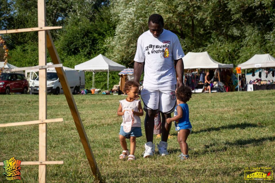 family-renosplash-goldworld